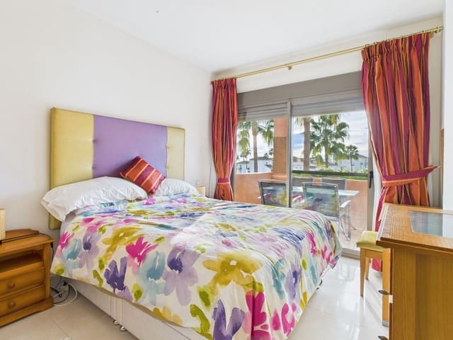 2 soveværelse Penthouse til salg i Estepona med swimmingpool garage - € 390.000 (Ref: 9541933)