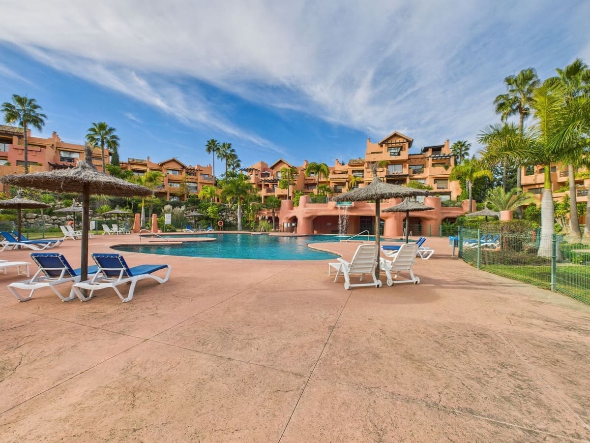 2 soveværelse Penthouse til salg i Estepona med swimmingpool garage - € 390.000 (Ref: 9541933)