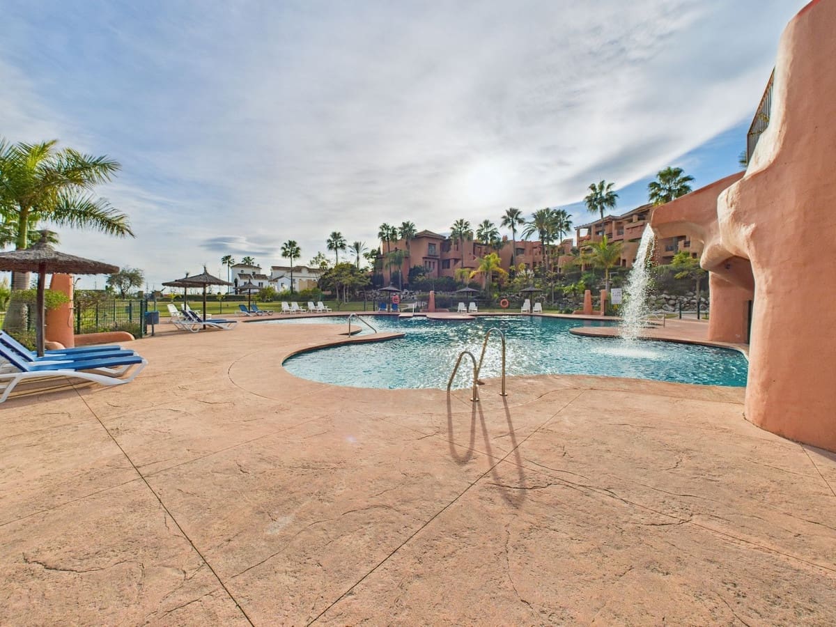 2 soveværelse Penthouse til salg i Estepona med swimmingpool garage - € 390.000 (Ref: 9541933)