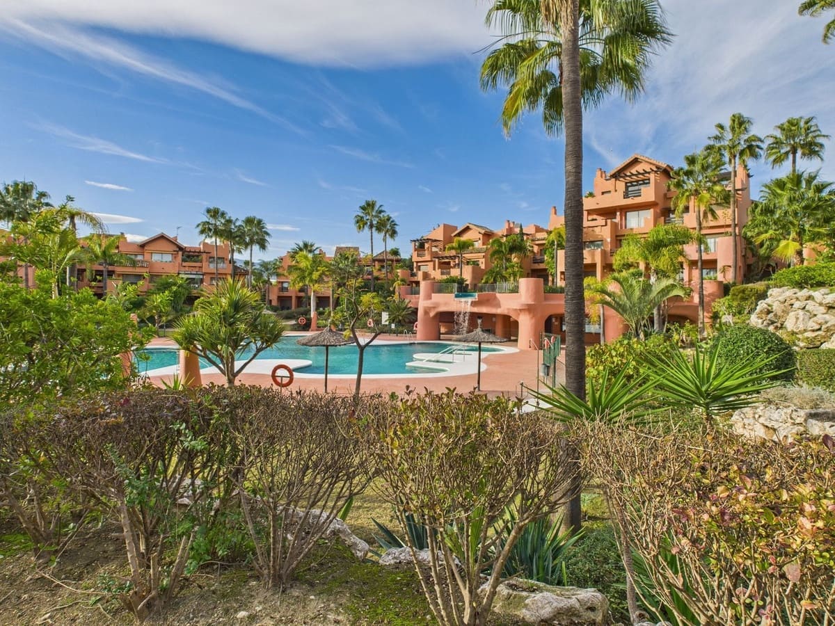 2 soveværelse Penthouse til salg i Estepona med swimmingpool garage - € 390.000 (Ref: 9541933)