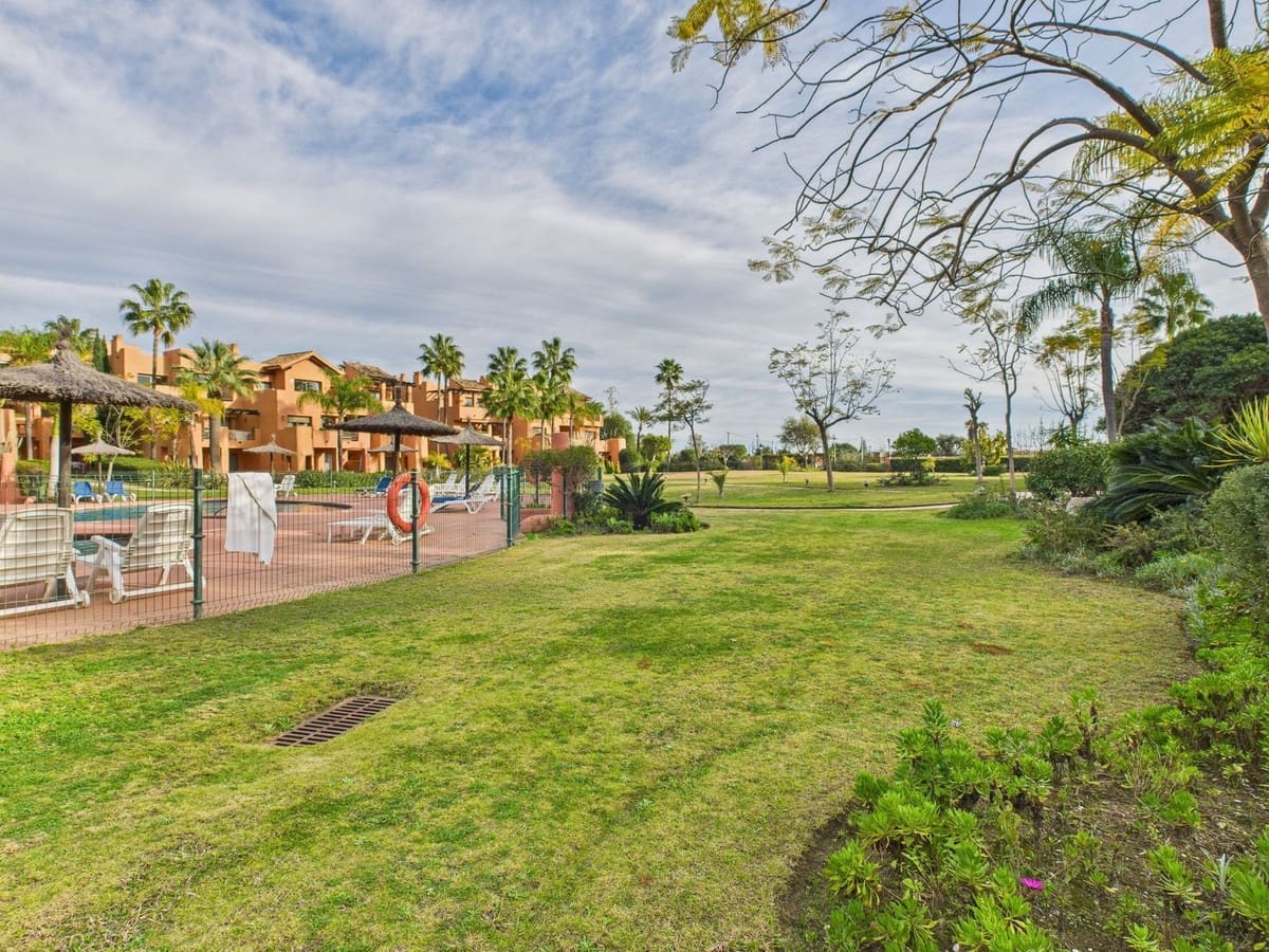 2 soveværelse Penthouse til salg i Estepona med swimmingpool garage - € 390.000 (Ref: 9541933)