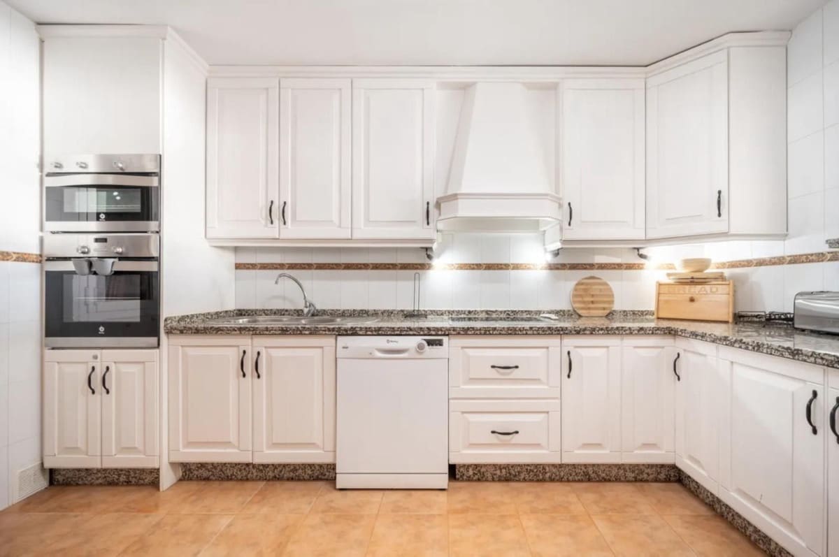 3 chambre Maison de Ville à vendre à Estepona avec piscine garage - 1 050 000 € (Ref: 9542401)