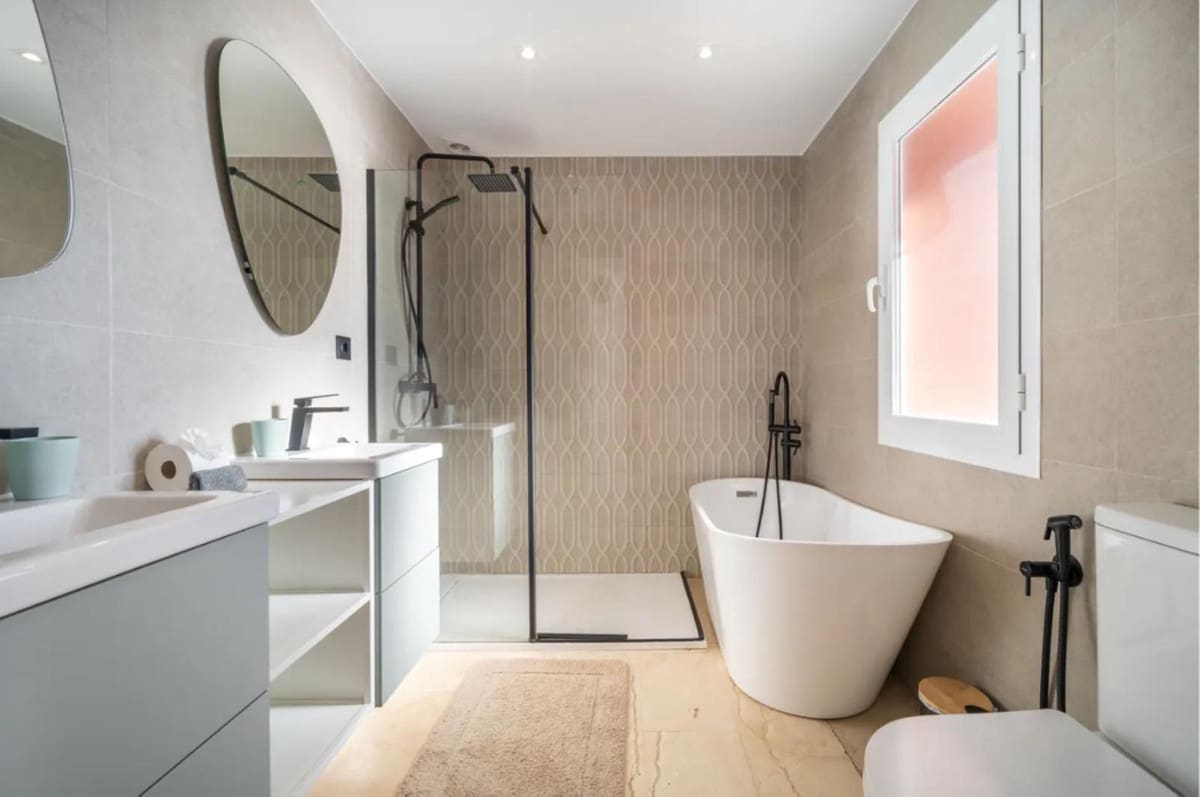 3 chambre Maison de Ville à vendre à Estepona avec piscine garage - 1 050 000 € (Ref: 9542401)