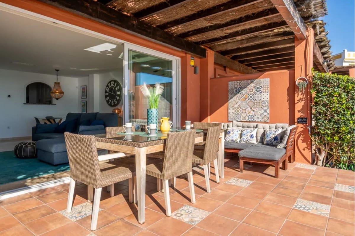 3 chambre Maison de Ville à vendre à Estepona avec piscine garage - 1 050 000 € (Ref: 9542401)