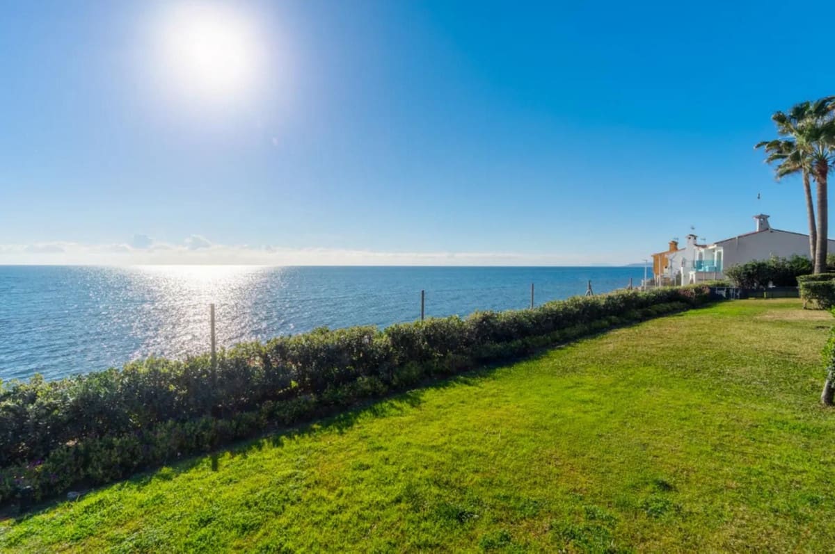 3 chambre Maison de Ville à vendre à Estepona avec piscine garage - 1 050 000 € (Ref: 9542401)