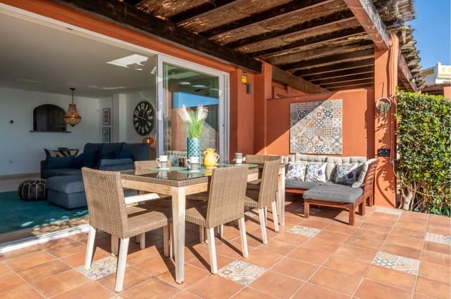 3 chambre Maison de Ville à vendre à Estepona avec piscine garage - 1 050 000 € (Ref: 9542401)