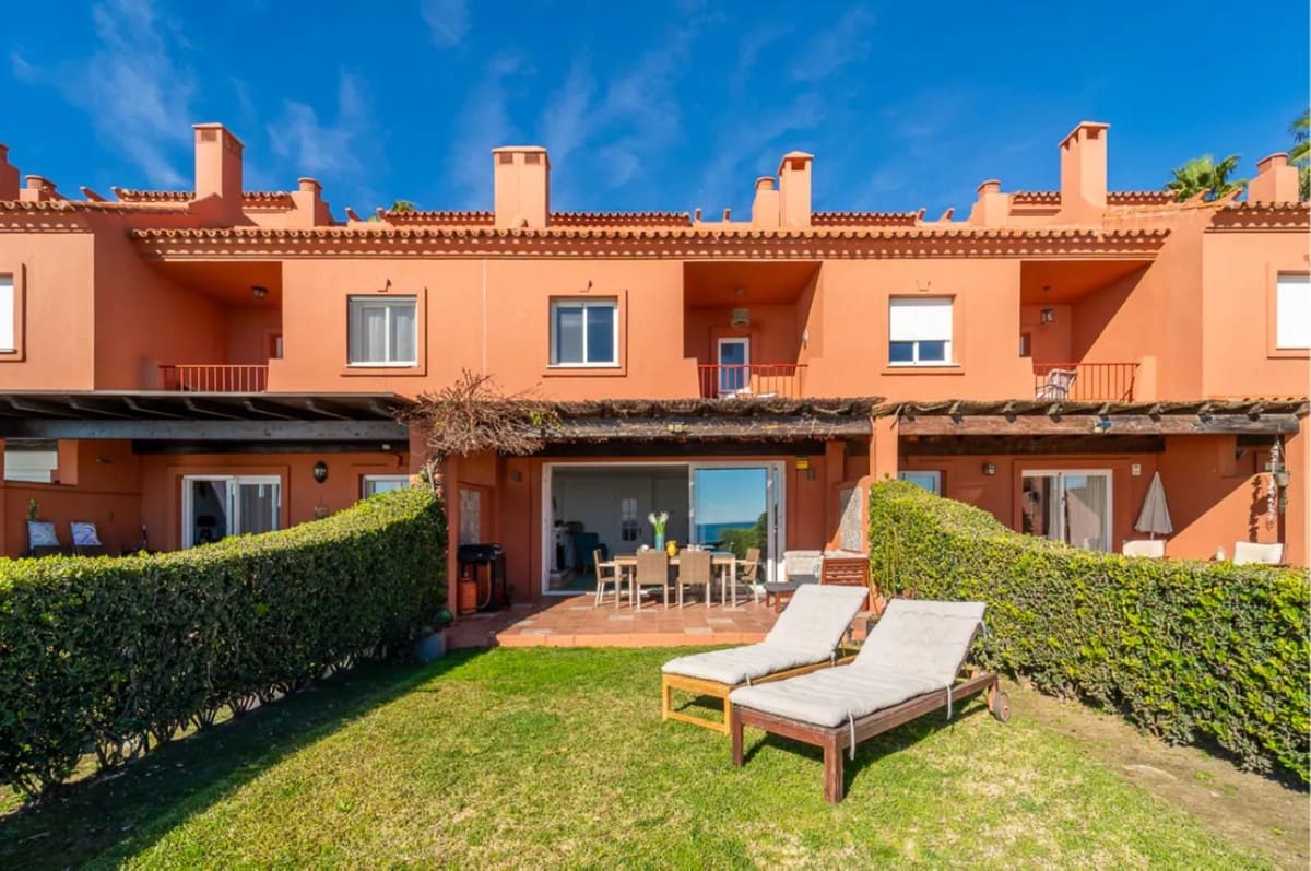 3 chambre Maison de Ville à vendre à Estepona avec piscine garage - 1 050 000 € (Ref: 9542401)