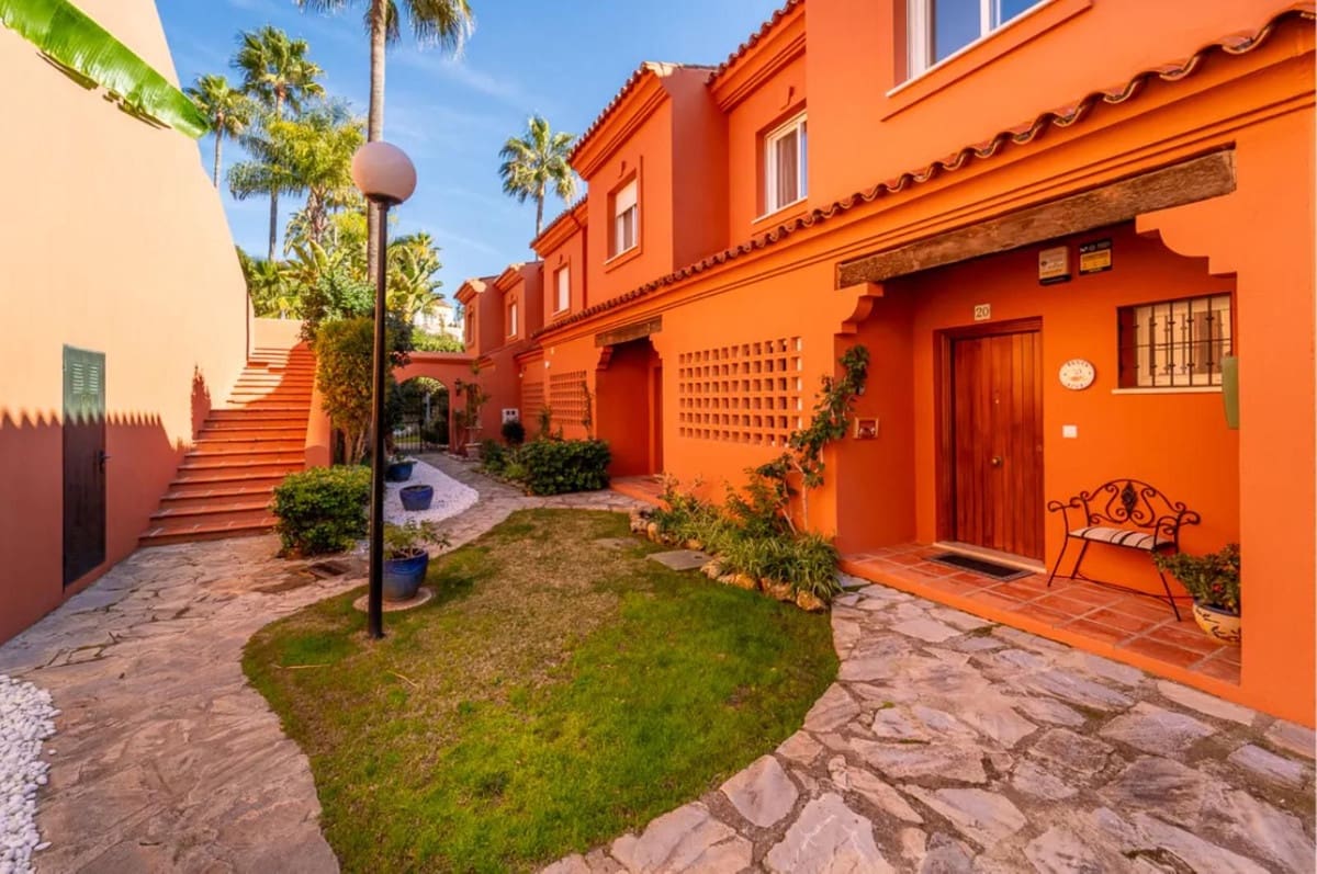 3 chambre Maison de Ville à vendre à Estepona avec piscine garage - 1 050 000 € (Ref: 9542401)