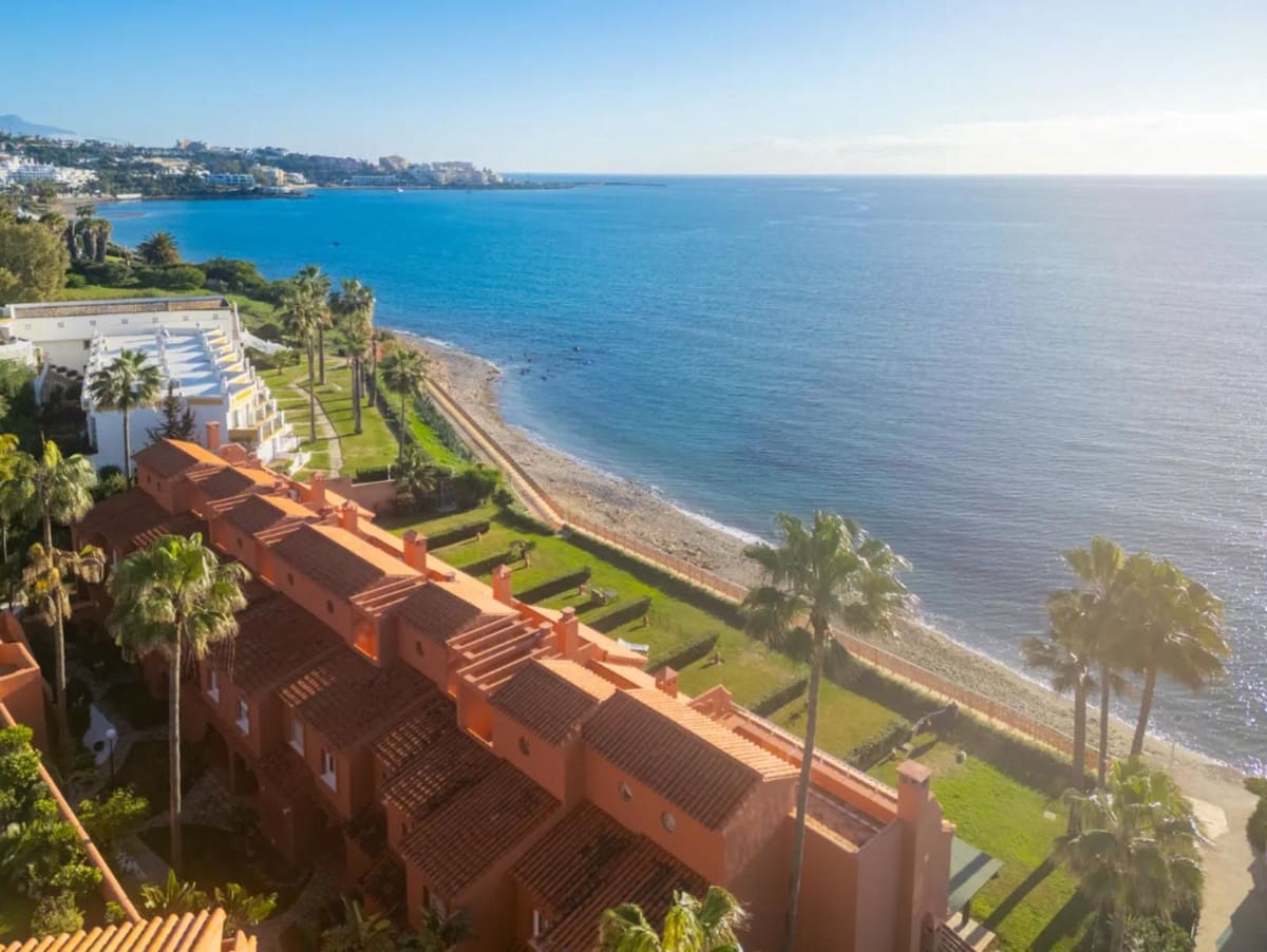 3 chambre Maison de Ville à vendre à Estepona avec piscine garage - 1 050 000 € (Ref: 9542401)