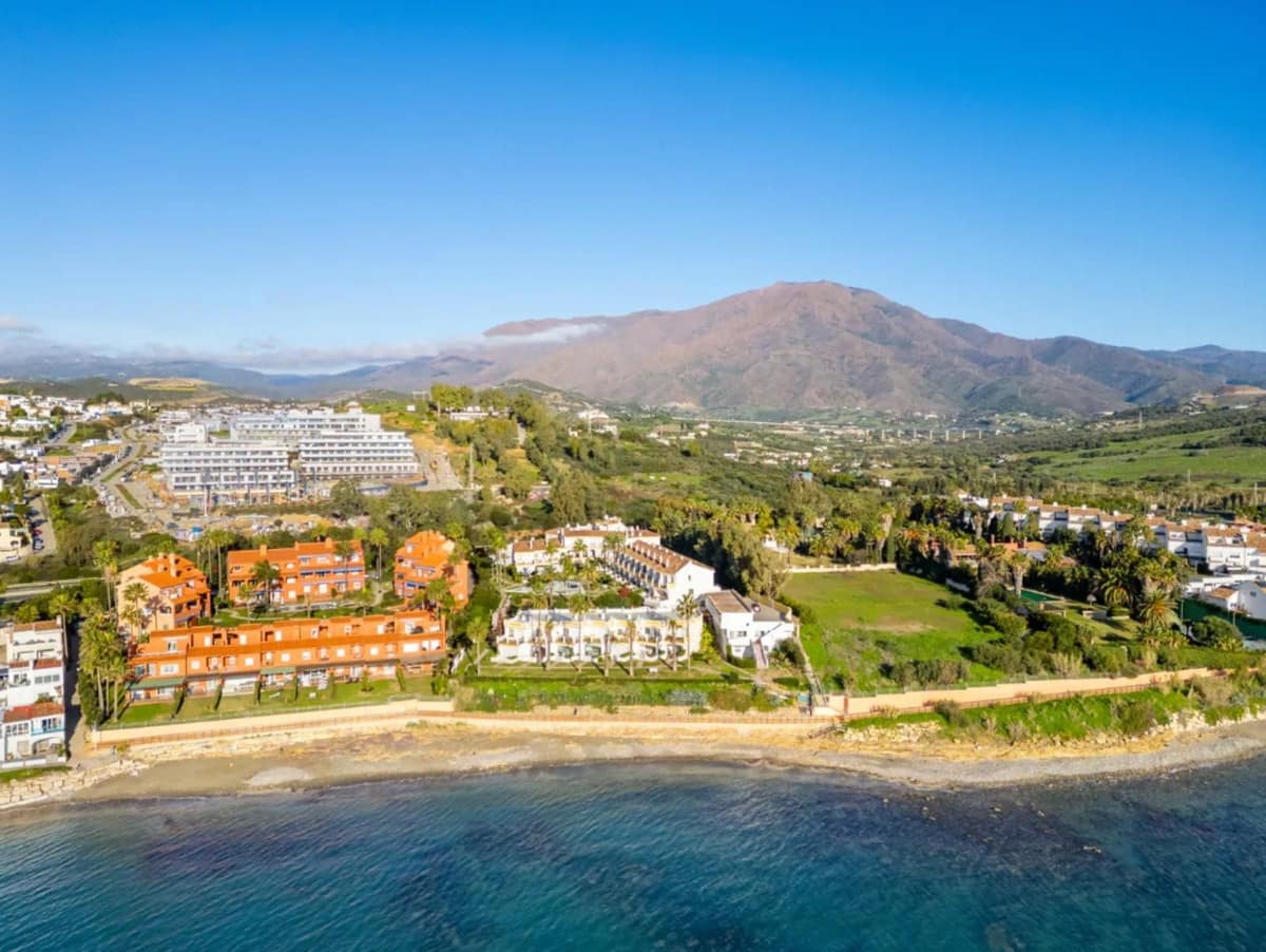 3 chambre Maison de Ville à vendre à Estepona avec piscine garage - 1 050 000 € (Ref: 9542401)