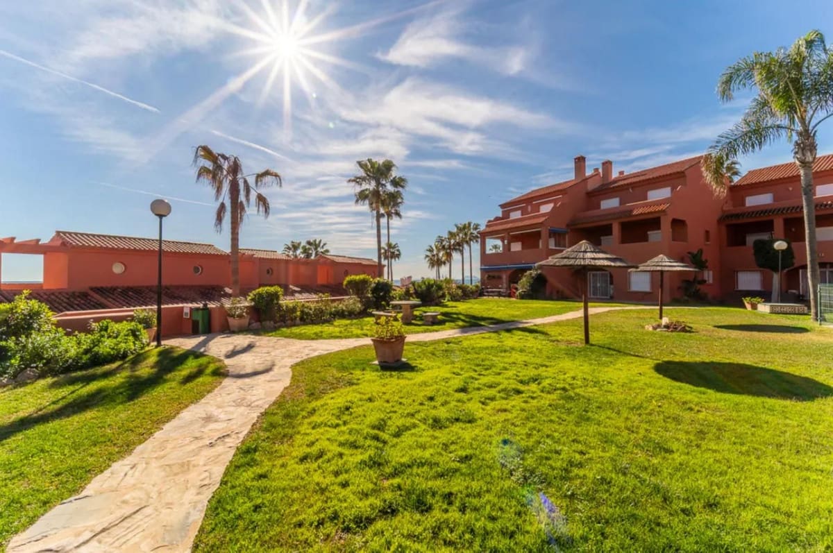 3 chambre Maison de Ville à vendre à Estepona avec piscine garage - 1 050 000 € (Ref: 9542401)