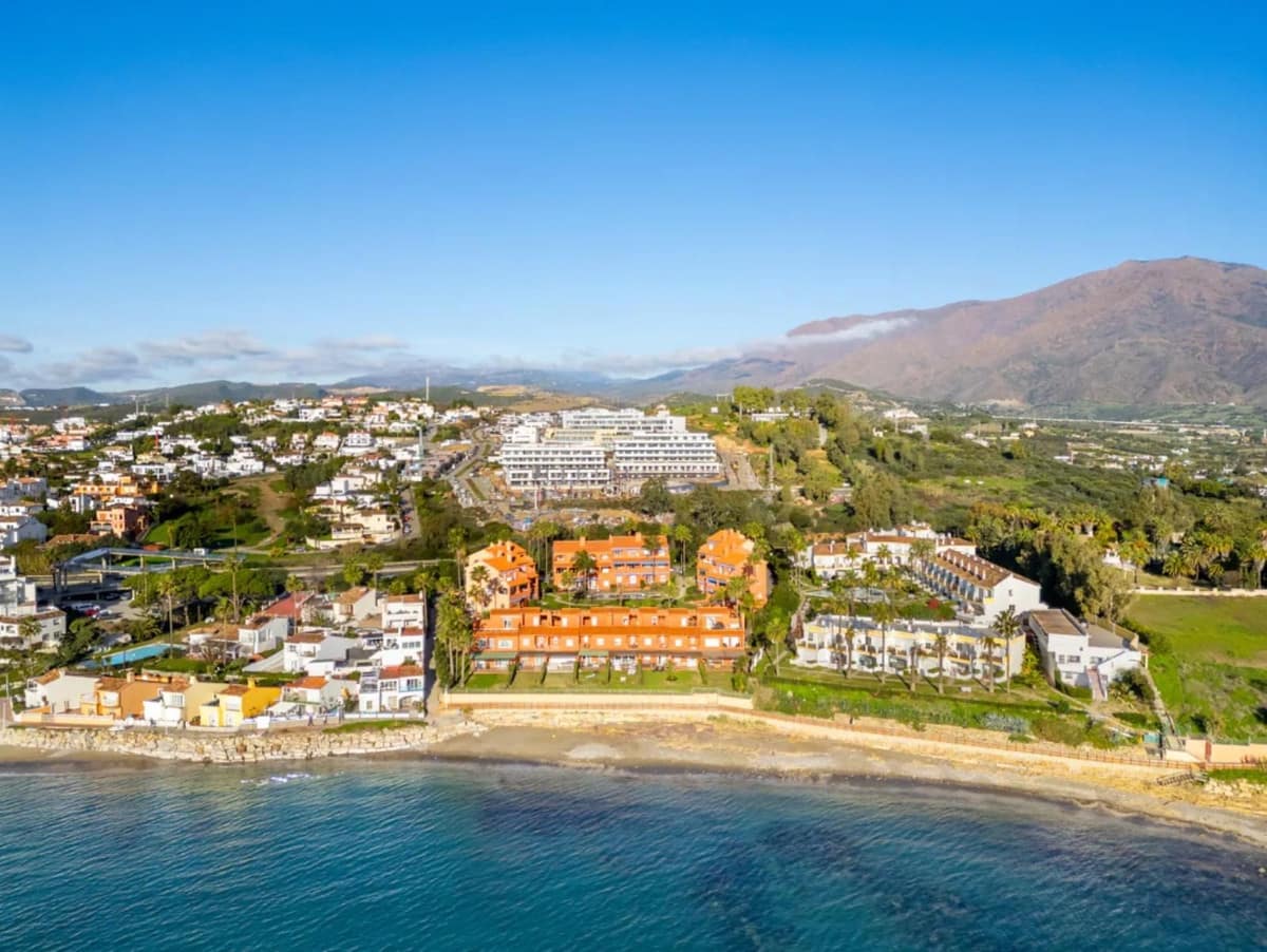 3 chambre Maison de Ville à vendre à Estepona avec piscine garage - 1 050 000 € (Ref: 9542401)