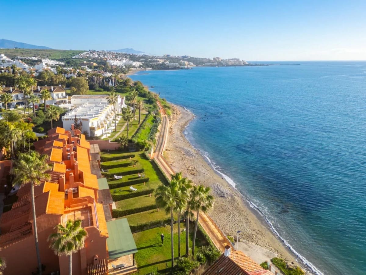 3 chambre Maison de Ville à vendre à Estepona avec piscine garage - 1 050 000 € (Ref: 9542401)