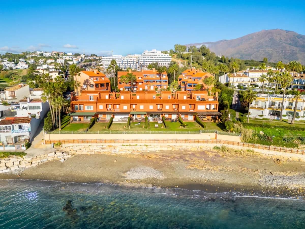 3 chambre Maison de Ville à vendre à Estepona avec piscine garage - 1 050 000 € (Ref: 9542401)