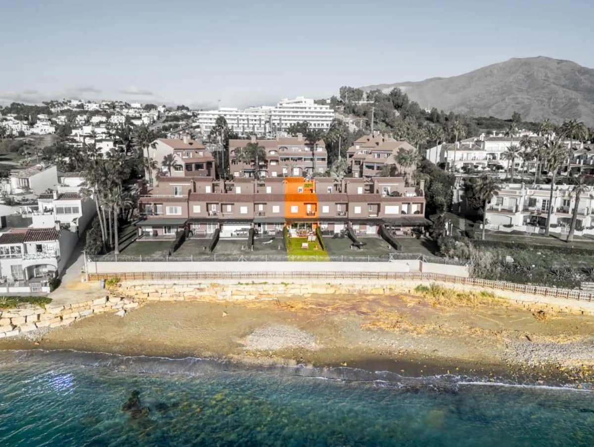 3 chambre Maison de Ville à vendre à Estepona avec piscine garage - 1 050 000 € (Ref: 9542401)