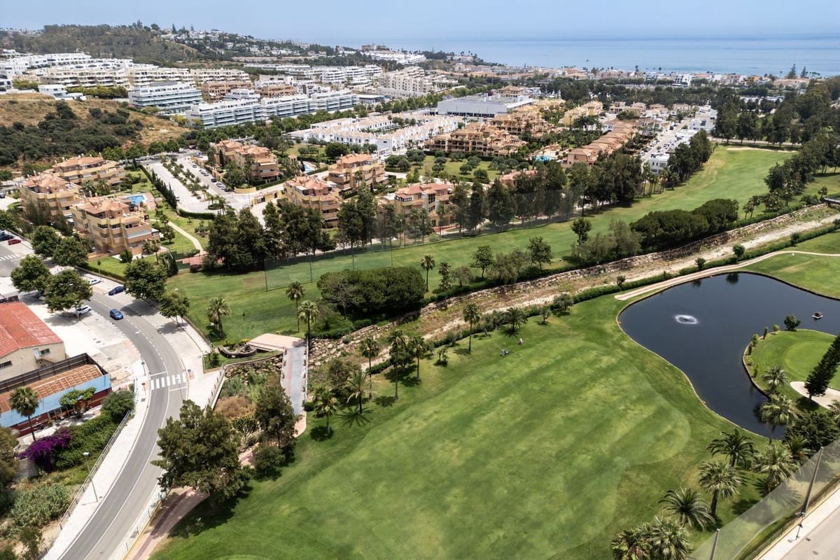2 bedroom Apartment for sale in La Cala de Mijas with pool garage - € 374,900 (Ref: 9547017)