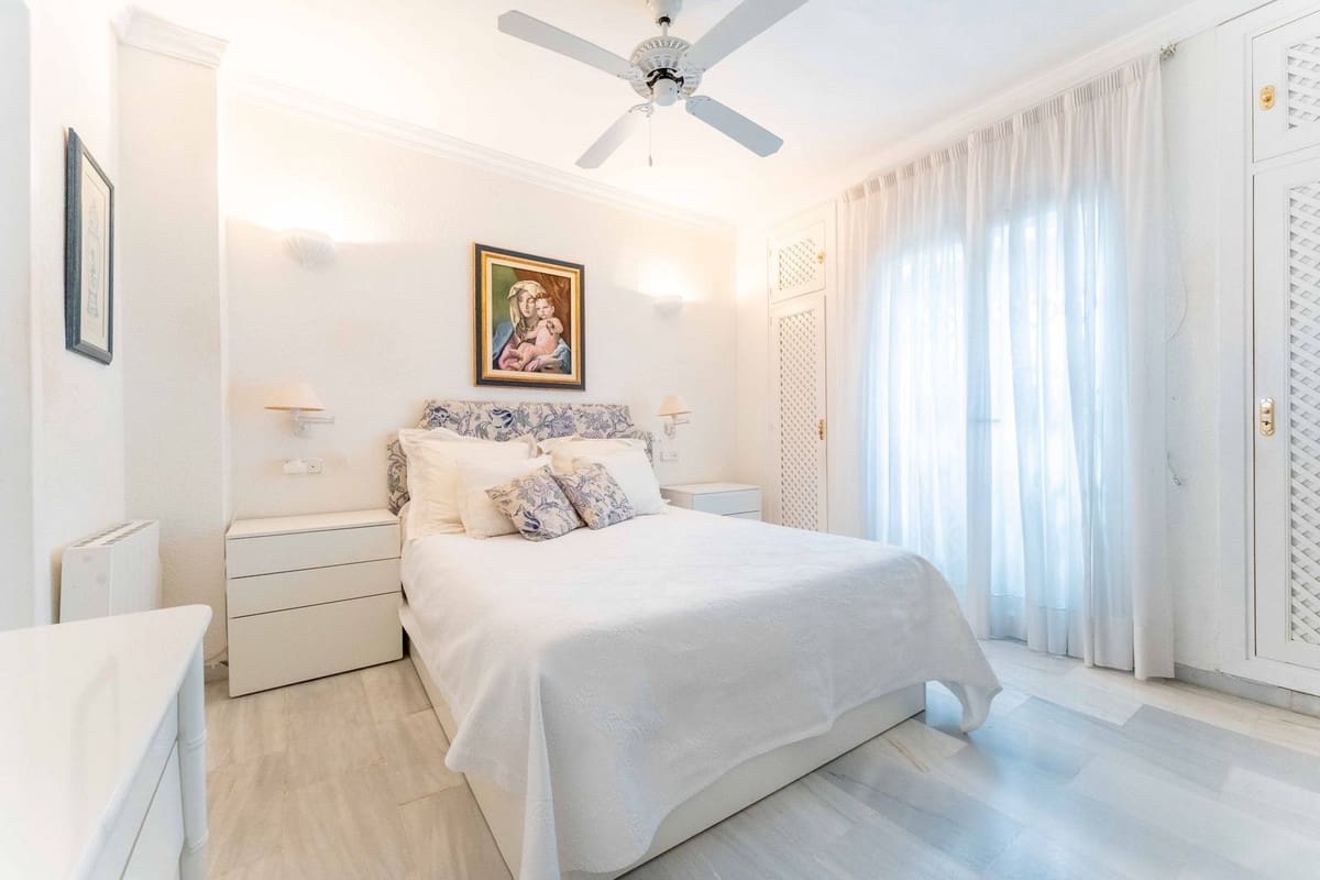 2 slaapkamer Appartement te koop in Calahonda met zwembad garage - € 389.000 (Ref: 9547183)