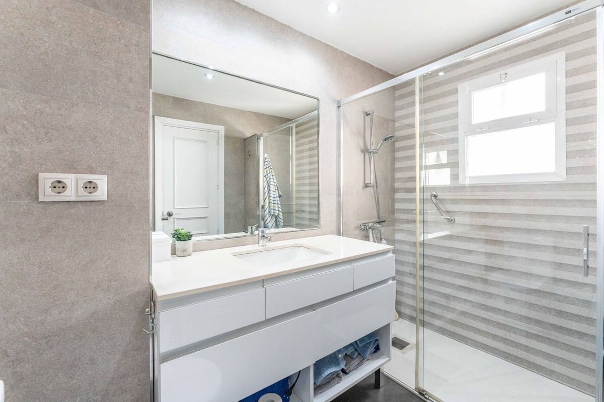 2 slaapkamer Appartement te koop in Calahonda met zwembad garage - € 389.000 (Ref: 9547183)