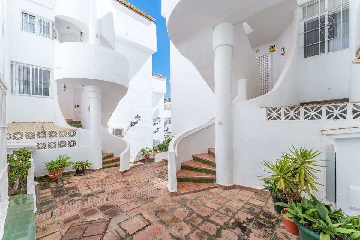 2 slaapkamer Appartement te koop in Calahonda met zwembad garage - € 389.000 (Ref: 9547183)