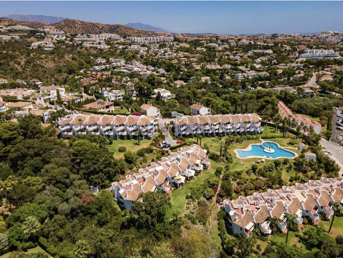 2 slaapkamer Appartement te koop in Calahonda met zwembad garage - € 389.000 (Ref: 9547183)