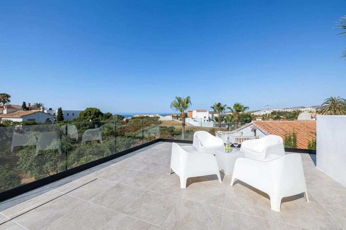 3 bedroom Villa for sale in Mijas Costa with pool - € 720,000 (Ref: 9559049)