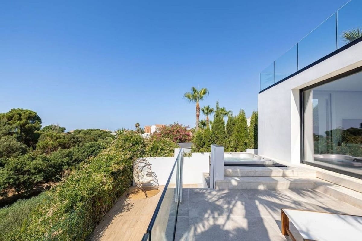 3 bedroom Villa for sale in Mijas Costa with pool - € 720,000 (Ref: 9559049)