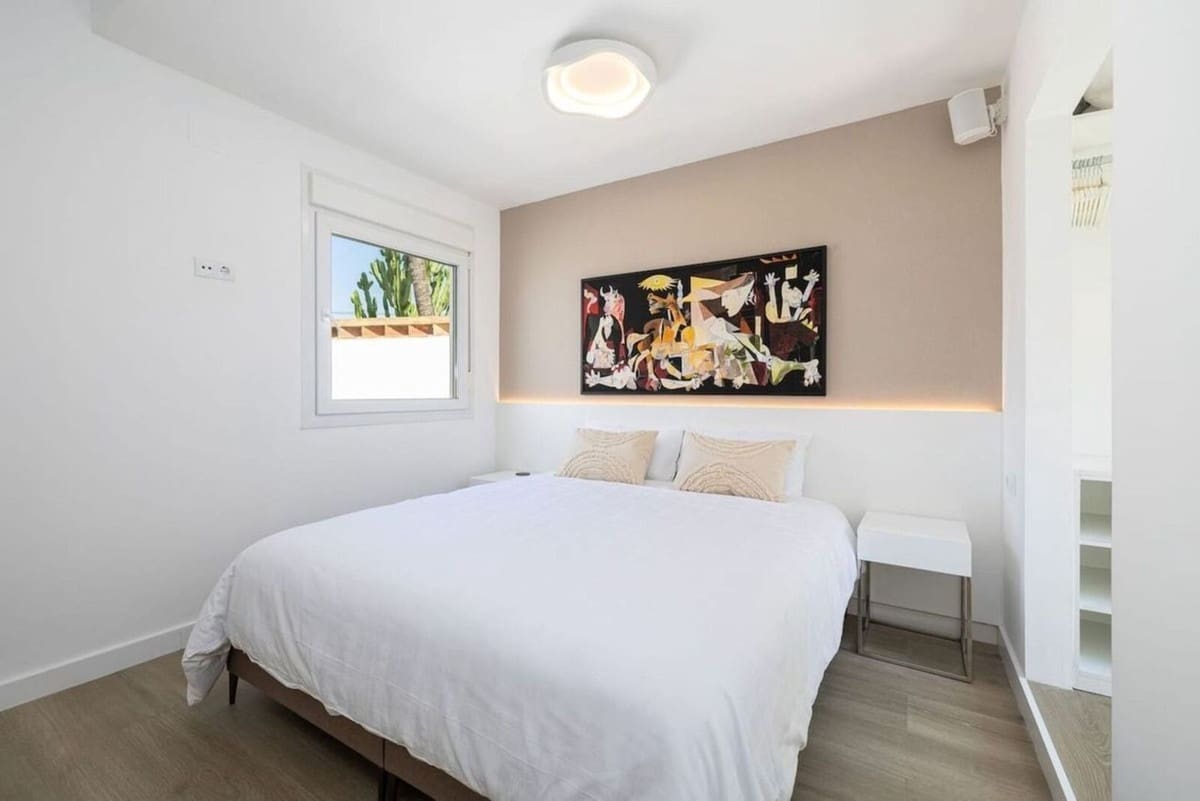 3 bedroom Villa for sale in Mijas Costa with pool - € 720,000 (Ref: 9559049)