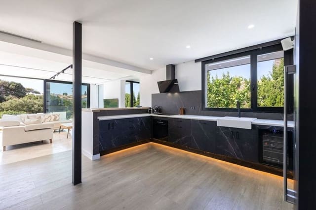 3 soveværelse Villa til salg i Mijas Costa, Mijas med swimmingpool - € 720.000 (Ref: 9559049)