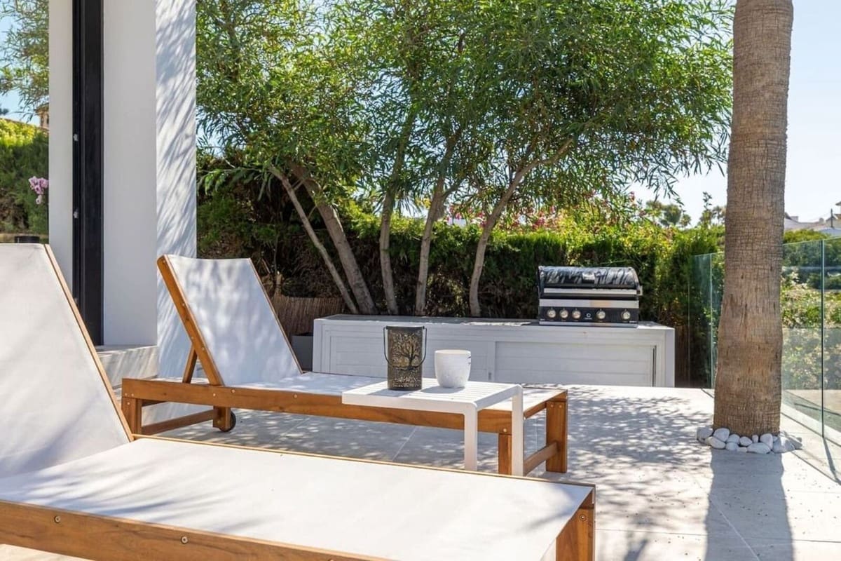 3 bedroom Villa for sale in Mijas Costa with pool - € 720,000 (Ref: 9559049)
