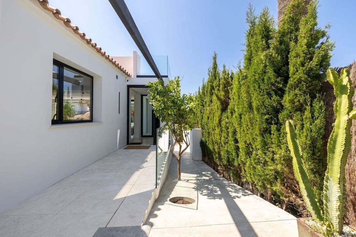 3 bedroom Villa for sale in Mijas Costa with pool - € 720,000 (Ref: 9559049)