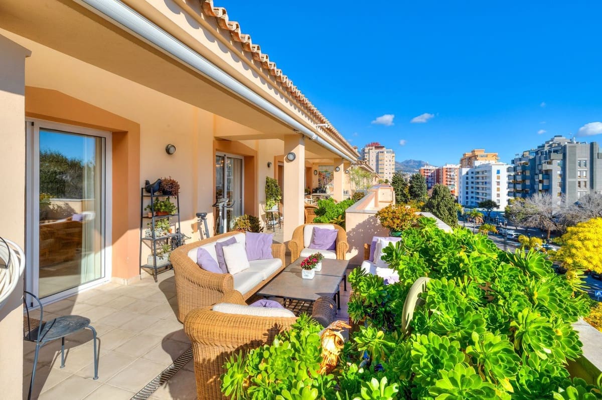 4 quarto Penthouse para venda em Fuengirola com piscina garagem - 995 000 € (Ref: 9559051)