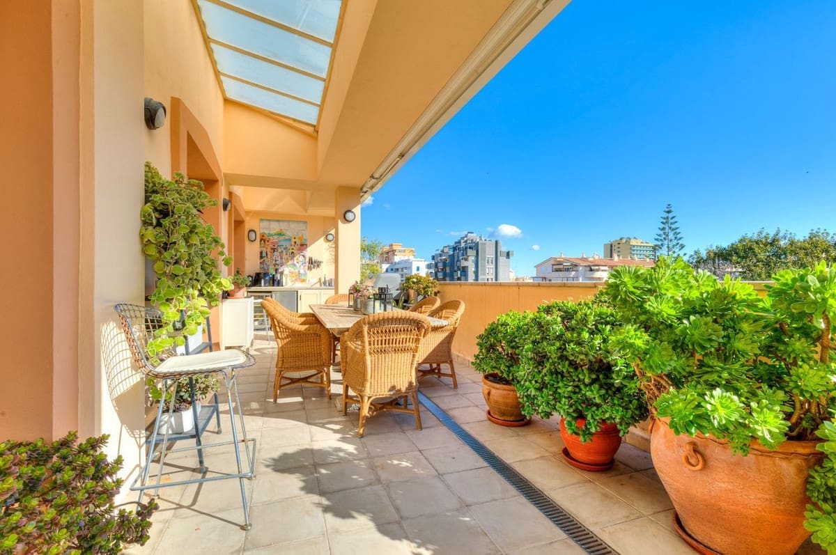 4 quarto Penthouse para venda em Fuengirola com piscina garagem - 995 000 € (Ref: 9559051)