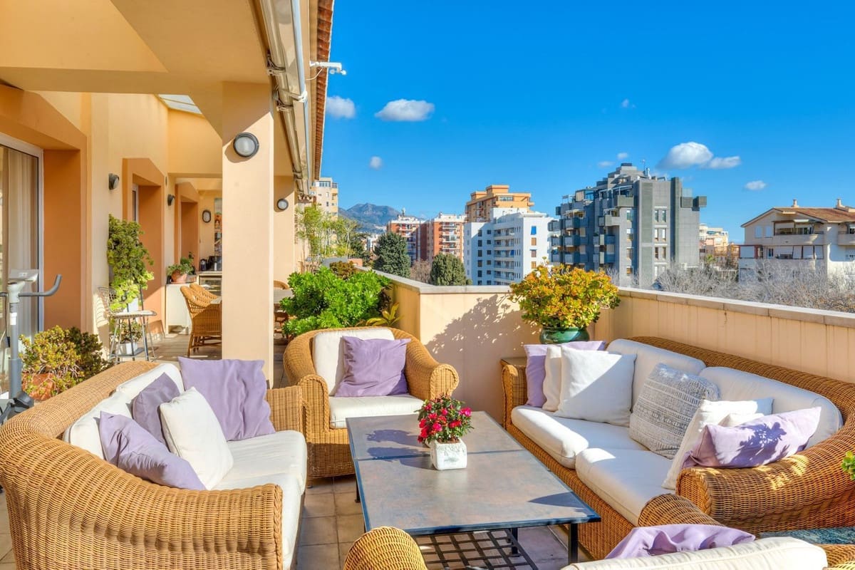 4 quarto Penthouse para venda em Fuengirola com piscina garagem - 995 000 € (Ref: 9559051)