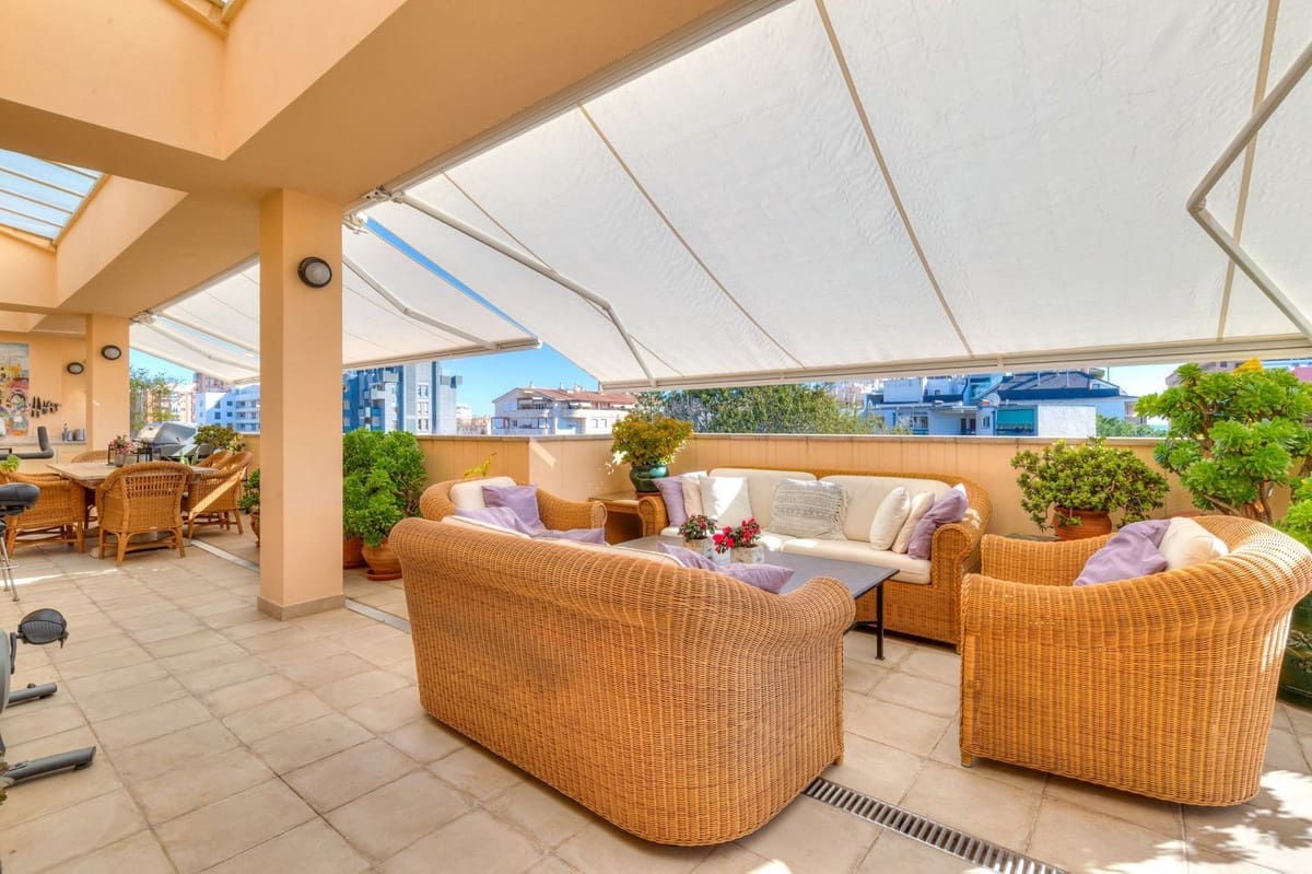 4 quarto Penthouse para venda em Fuengirola com piscina garagem - 995 000 € (Ref: 9559051)
