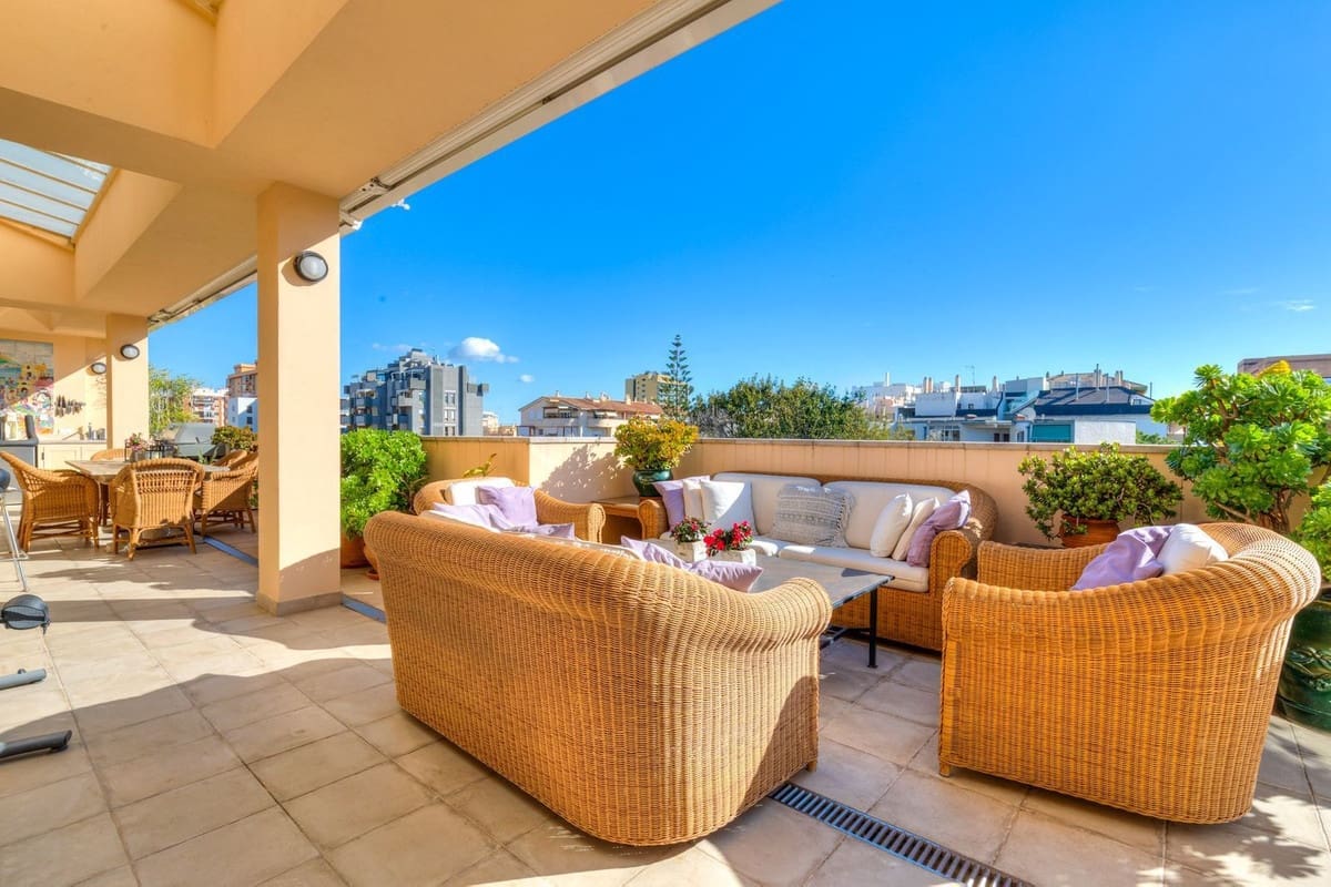 4 quarto Penthouse para venda em Fuengirola com piscina garagem - 995 000 € (Ref: 9559051)