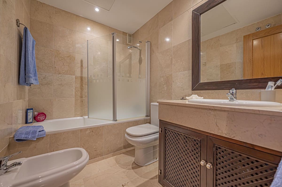 4 slaapkamer Appartement te koop in New Golden Mile met zwembad garage - € 885.000 (Ref: 9559052)