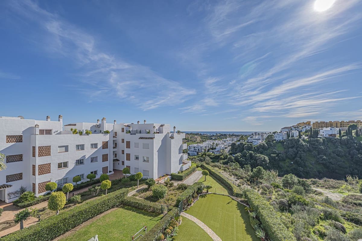 4 bedroom Apartment for sale in New Golden Mile with pool garage - € 885,000 (Ref: 9559052)