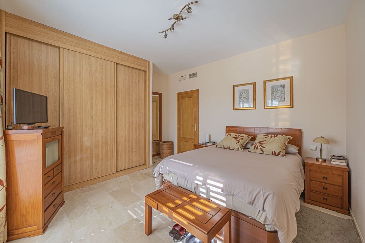 4 bedroom Apartment for sale in New Golden Mile with pool garage - € 885,000 (Ref: 9559052)