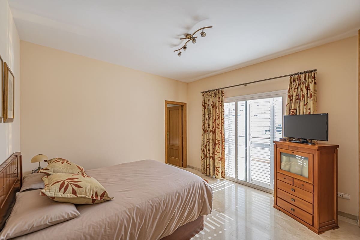 4 bedroom Apartment for sale in New Golden Mile with pool garage - € 885,000 (Ref: 9559052)