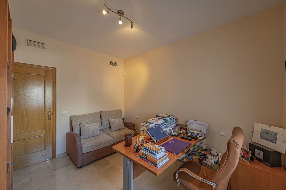 4 bedroom Apartment for sale in New Golden Mile with pool garage - € 885,000 (Ref: 9559052)