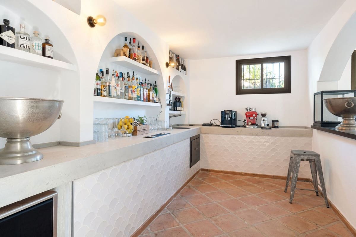 6 soveværelse Villa til salg i La Sierrezuela med swimmingpool garage - € 1.995.000 (Ref: 9564019)