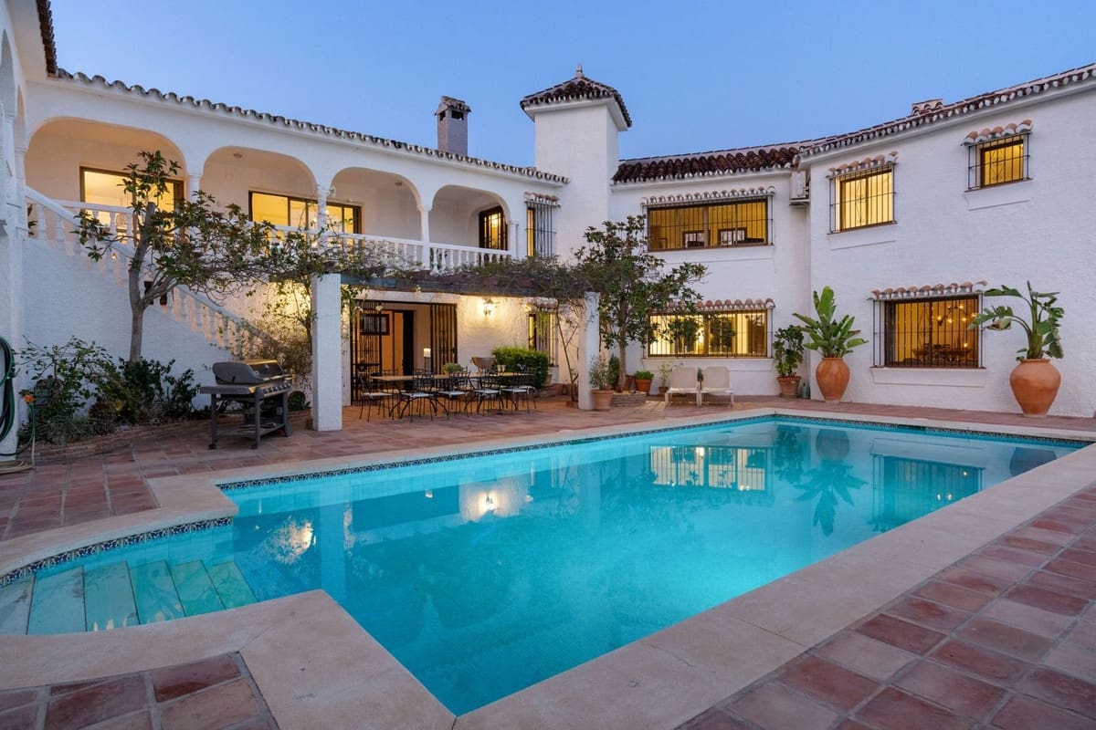 6 soveværelse Villa til salg i La Sierrezuela med swimmingpool garage - € 1.995.000 (Ref: 9564019)