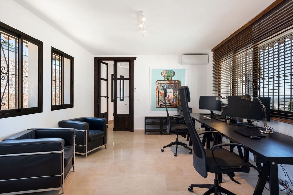 6 soveværelse Villa til salg i La Sierrezuela med swimmingpool garage - € 1.995.000 (Ref: 9564019)