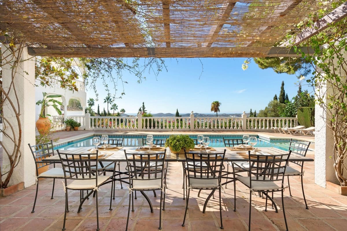 6 soveværelse Villa til salg i La Sierrezuela med swimmingpool garage - € 1.995.000 (Ref: 9564019)