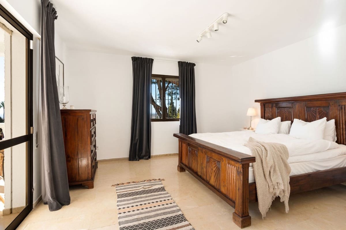 6 soveværelse Villa til salg i La Sierrezuela med swimmingpool garage - € 1.995.000 (Ref: 9564019)