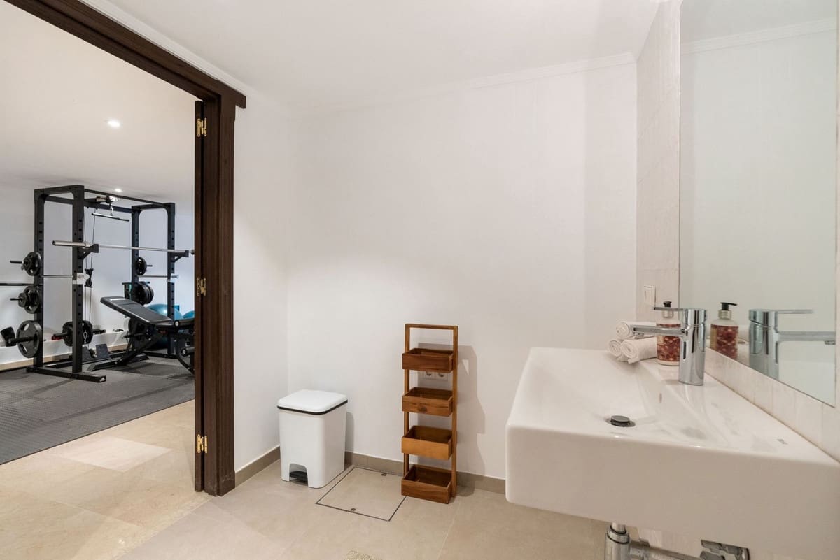 6 soveværelse Villa til salg i La Sierrezuela med swimmingpool garage - € 1.995.000 (Ref: 9564019)