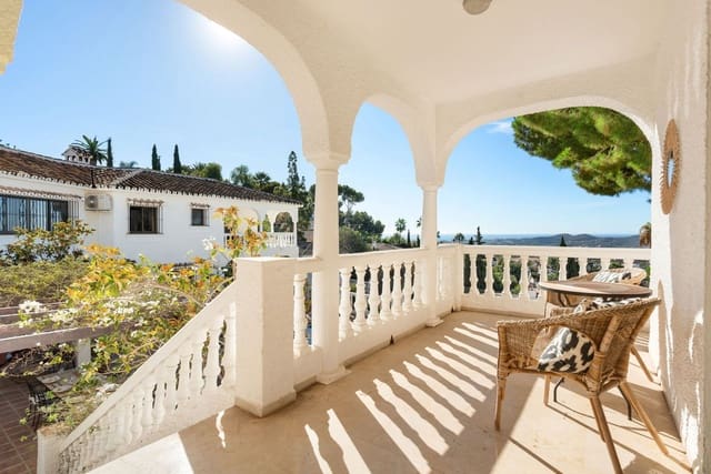 Chalet de 6 habitaciones en La Sierrezuela, Mijas en venta con piscina garaje - 1.995.000 € (Ref: 9564019)