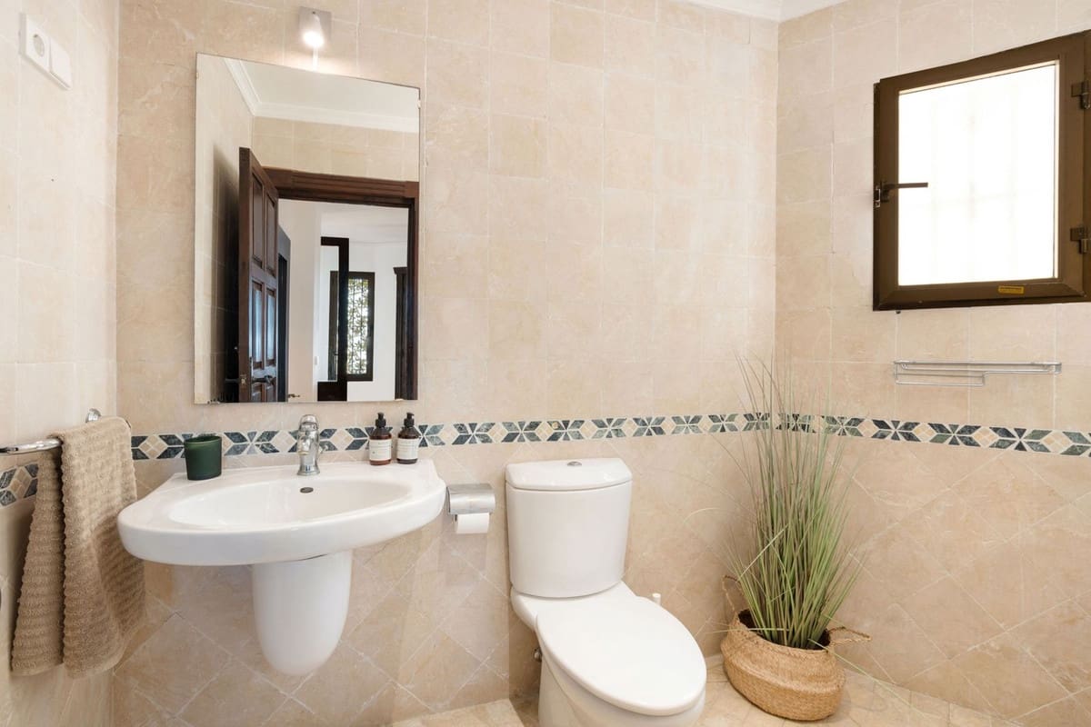6 bedroom Villa for sale in La Sierrezuela with pool garage - € 1,995,000 (Ref: 9564019)