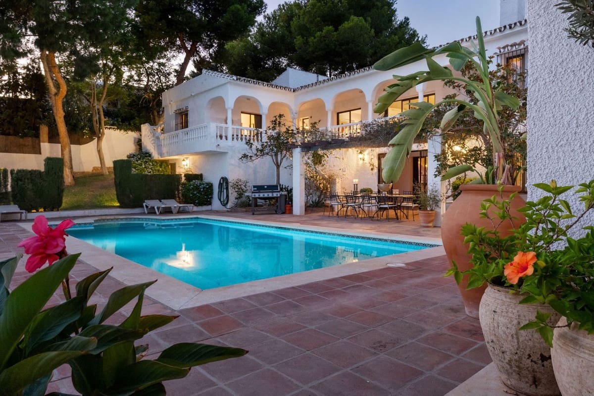 6 bedroom Villa for sale in La Sierrezuela with pool garage - € 1,995,000 (Ref: 9564019)