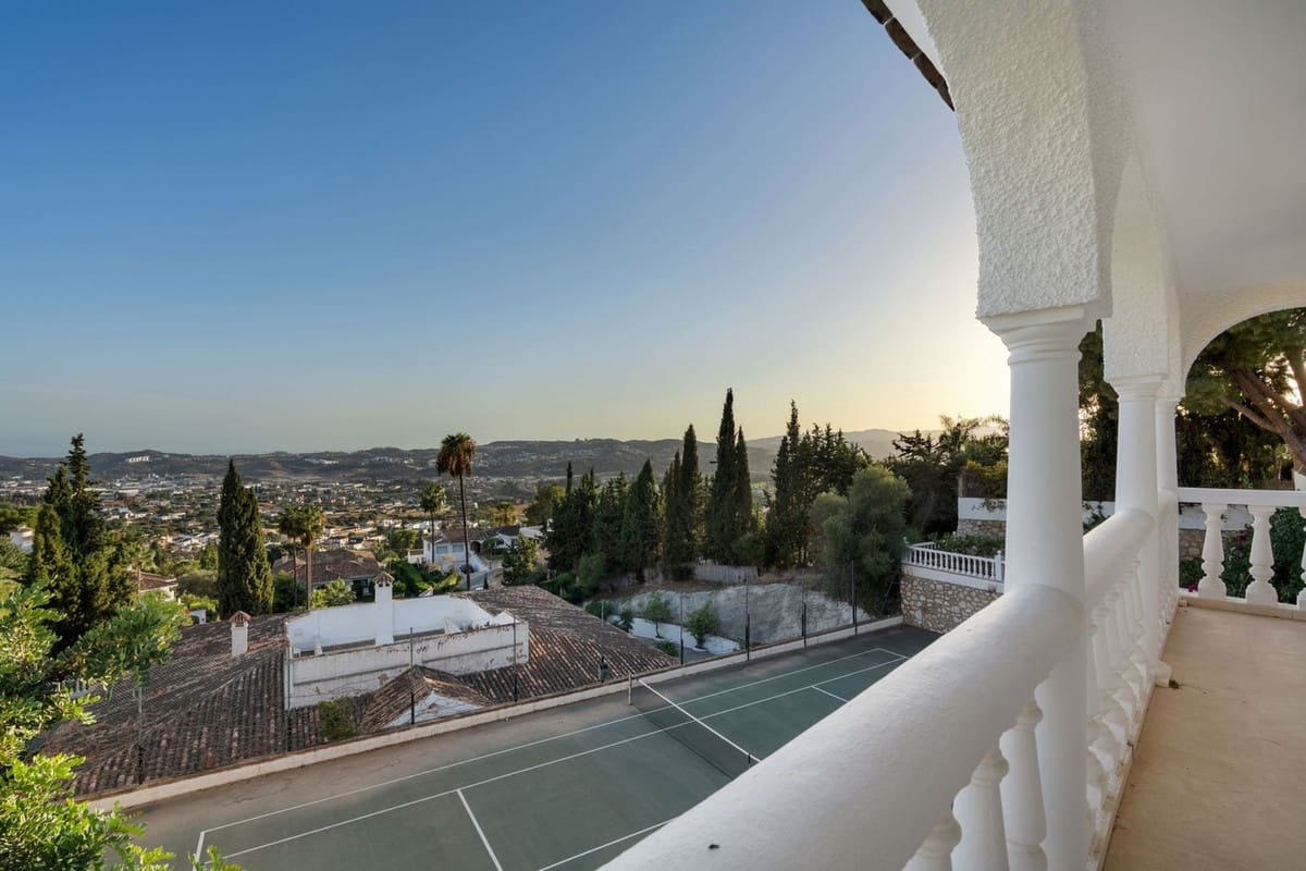6 bedroom Villa for sale in La Sierrezuela with pool garage - € 1,995,000 (Ref: 9564019)